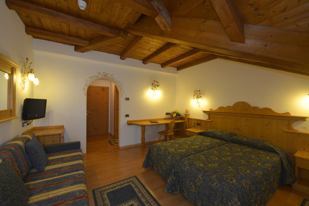 Hotel La Torretta Passo del Tonale Pokoj fotografie